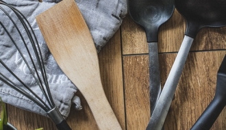 Wooden turner - closed - length: 30 cm
