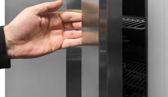 Kühlschrank - 1,4 x 0,81 m - mit 4 Edelstahlhalbtüren