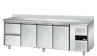 Kühltisch ECO - 2,2 x 0,7 m - mit 3 Türen & 2 Schubladen 1/2